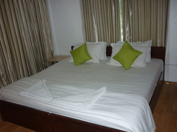 Batuta Maldives Surf View Hotel Thulusdhoo Bagian luar foto
